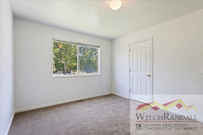 Building Photo - Beautiful 3 Bed 1.5 Bath Townhome in Ogden