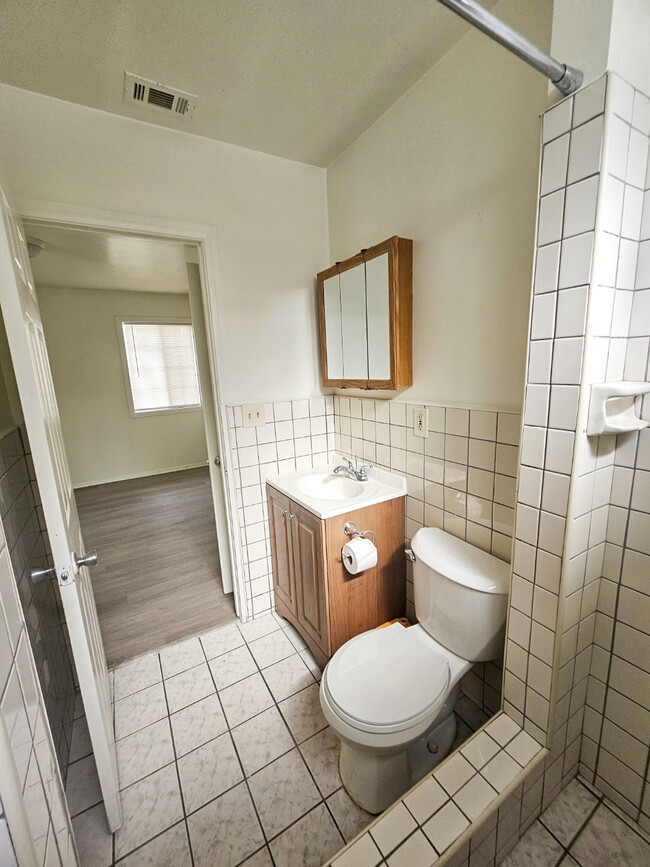 Bathroom facing the bedroom - 4034 W 159th St