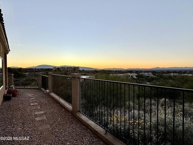 Building Photo - 5926 N Campo Abierto