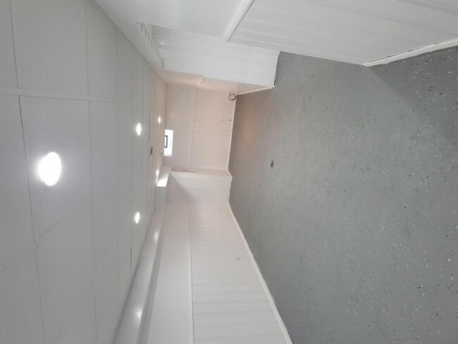 Building Photo - 13568 Norborne Ave