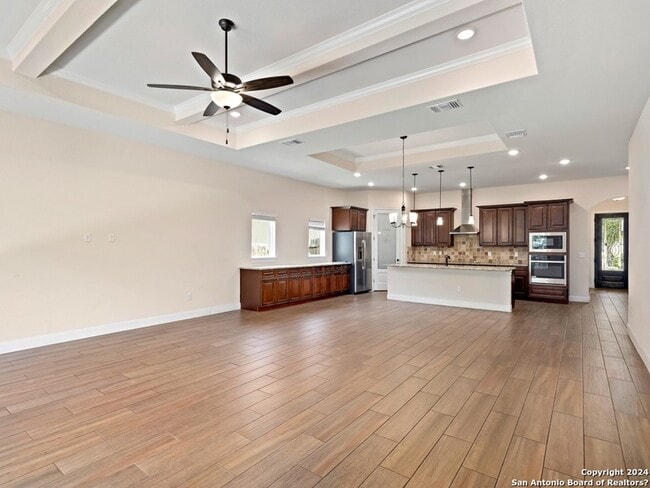 Building Photo - 578 Carriage House