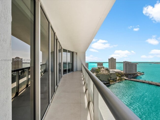 Building Photo - 495 Brickell Ave