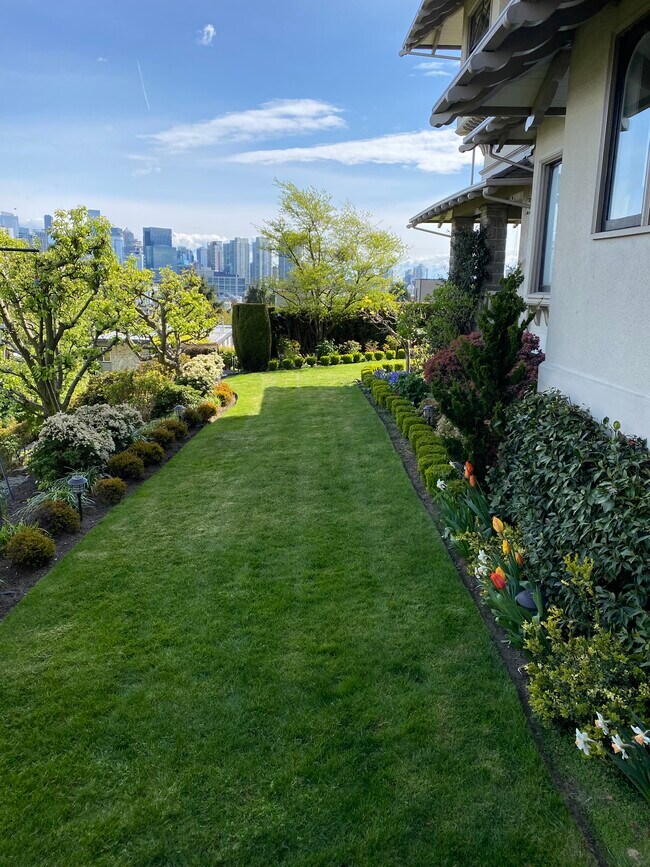 Building Photo - 606 Lee St