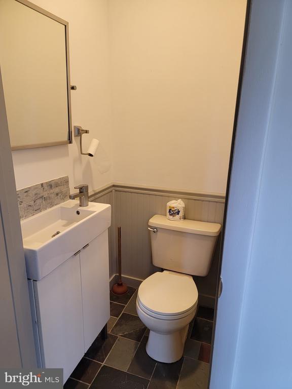 Building Photo - 1639 Perkins Ln