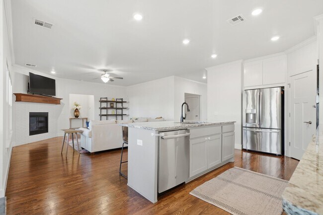 Building Photo - 1229 W 86th Pl S