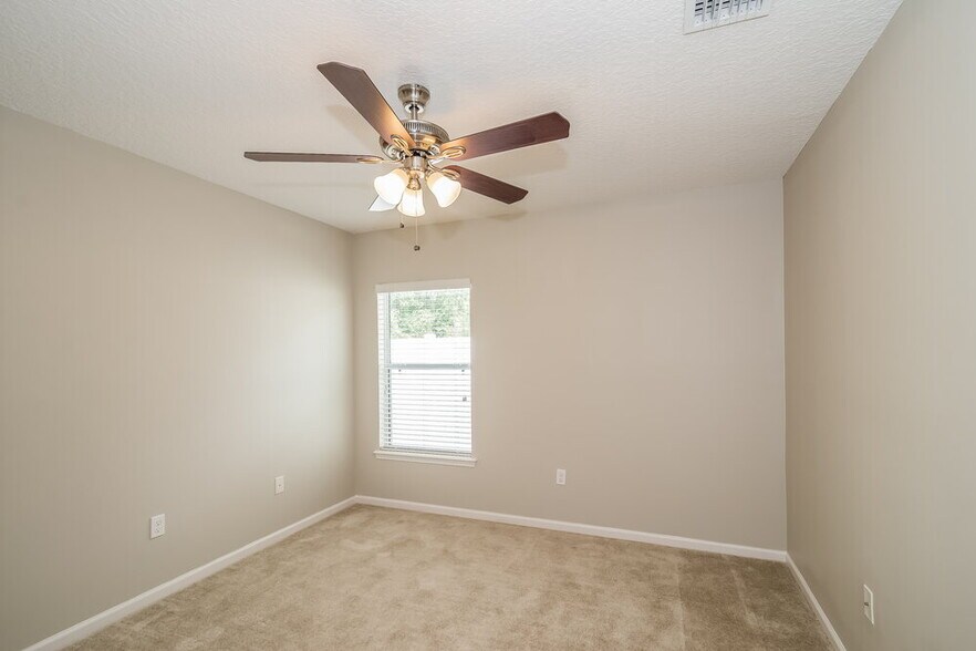 Building Photo - 303 Sanwick Dr