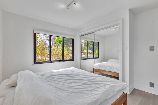 Building Photo - Remodeled Home in near Downtown Mountain View
