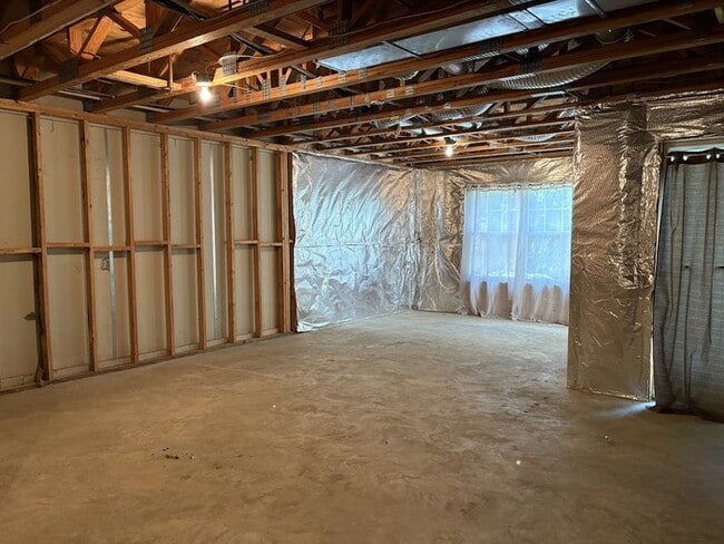 Building Photo - 1947 Woodshade Ct