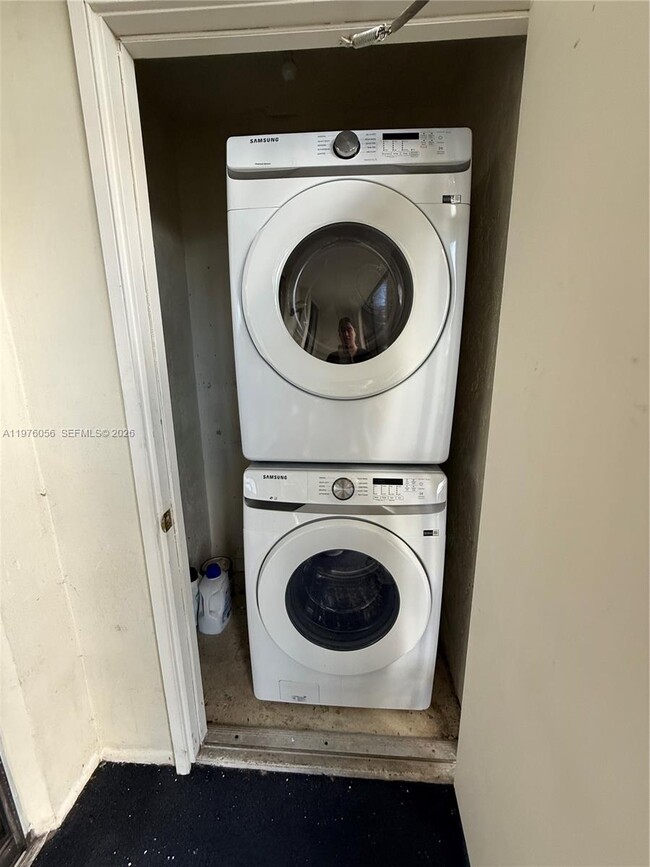 Building Photo - 5130 Las Verdes Cir