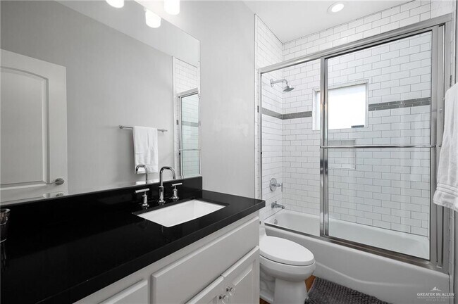 Building Photo - 305 Ulex Ave