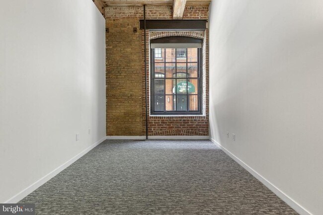 Building Photo - 303 Vine St