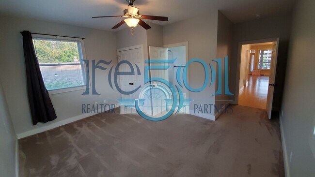 Building Photo - *COMING SOON* Don't park and ride the shuttle, stroll to UAMS from this SUPER FRESH & CLEAN Hillc...
