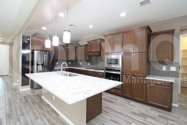 Building Photo - 3080 S Jasmine Dr