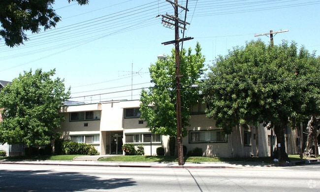 Building Photo - 15405 Vanowen St