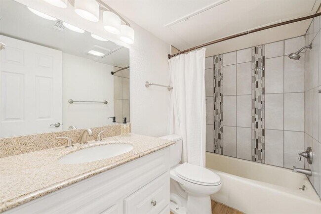 Building Photo - 2201 Lakeway Blvd