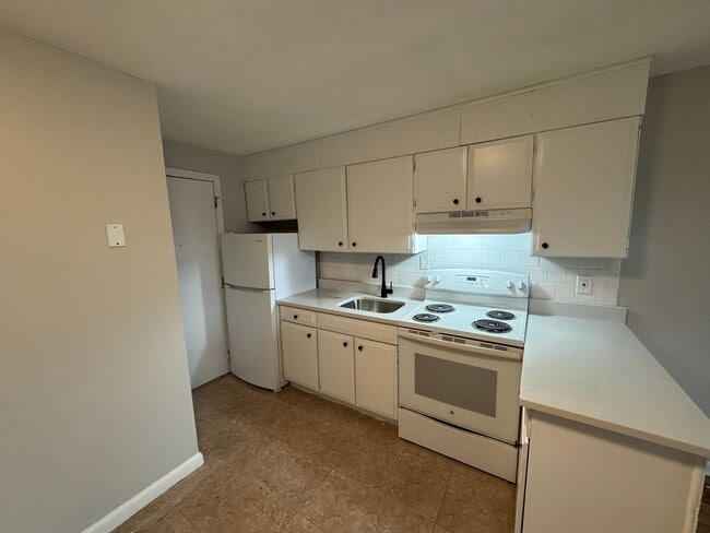 Building Photo - 50 Danbury Dr