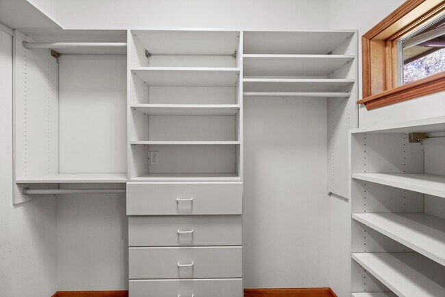 Building Photo - 6 Bed 4 Bath Daylight Rancher on Acreage in Mead School District.  Absolutely Gorgeous