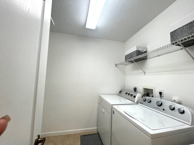 Building Photo - 4406 Windmill Palm Way