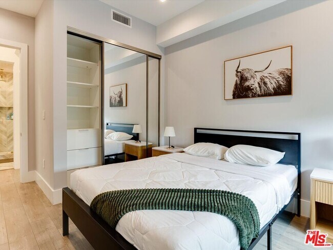 Building Photo - 4830 Pickford St