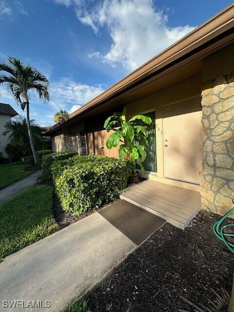 Building Photo - 753 Palm View Dr