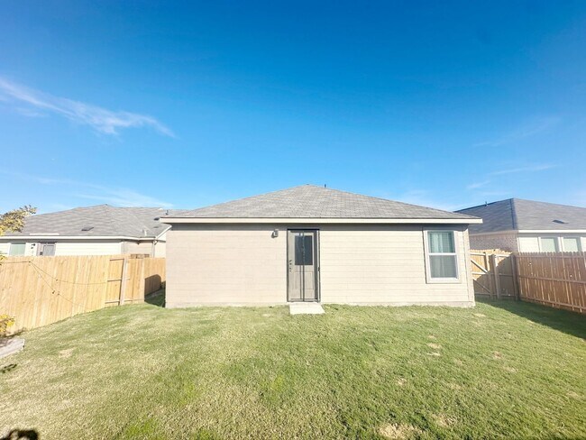 Building Photo - Stunning 3 Bed 2 Bath home for Rent