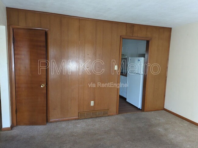 Building Photo - 526 E Walnut St