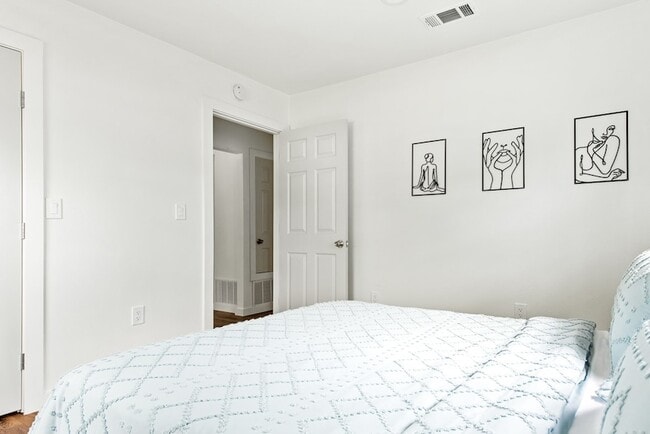 Building Photo - 2321 Muret St