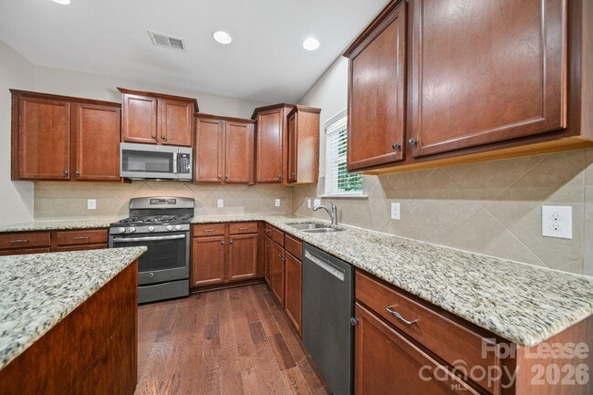 Building Photo - 1912 Madeira Cir