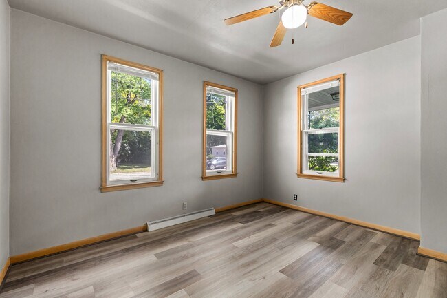 Building Photo - 1343 1/2-1343 1/2 W Washington St