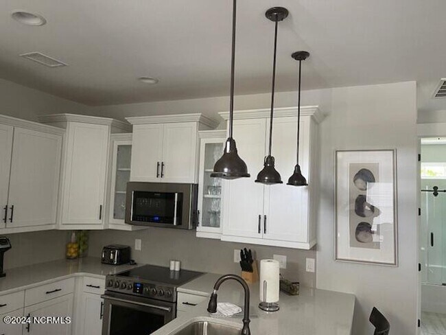 Building Photo - Fully furnished! Welcome to your dream rental in Calabash!