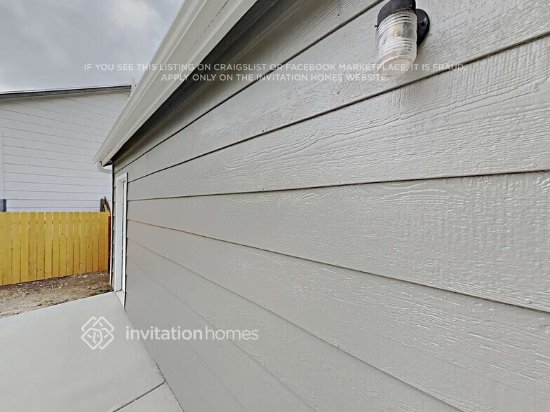 Building Photo - 21581 E Aberdeen Dr