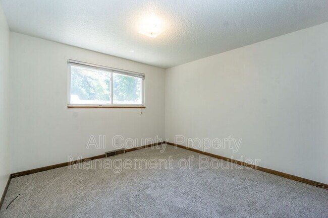 Building Photo - 279 Caywood Ct