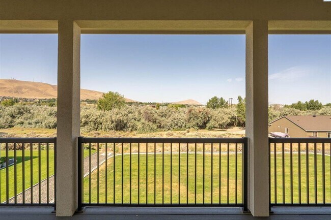 Building Photo - Stunning New Construction Five Bedroom Three Bath in South Richland!