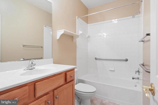 Building Photo - 17075 Four Seasons Dr