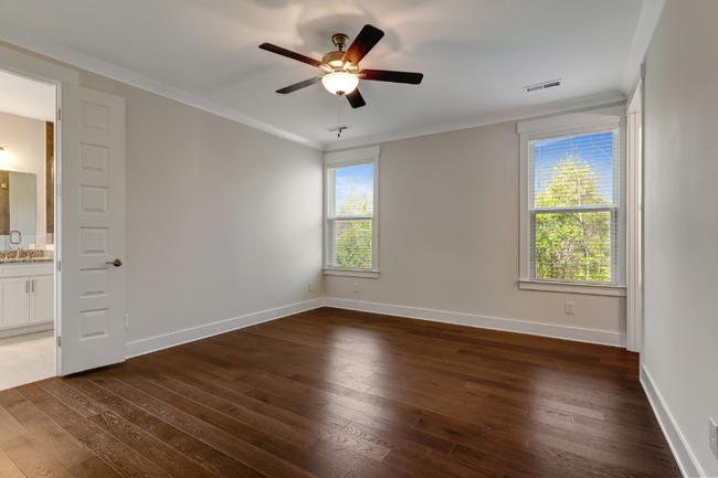Building Photo - 204 Faraway Hills Dr