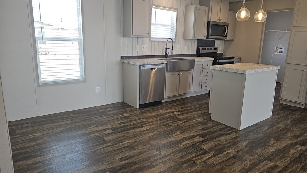 Building Photo - 130 Cirrus Cir