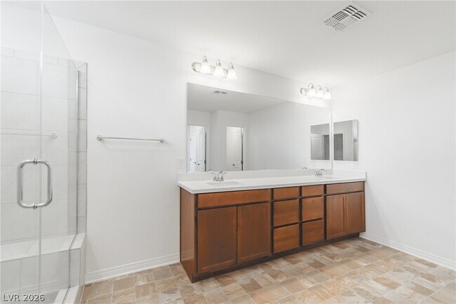 Building Photo - 638 Great River Ave