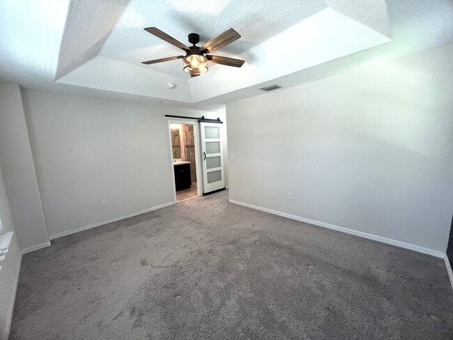Building Photo - 677 Oak Lake Ln