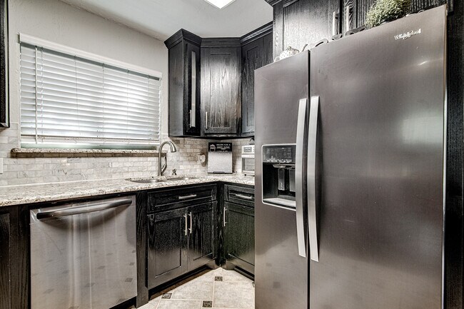 Building Photo - 6112 Farmingdale Dr