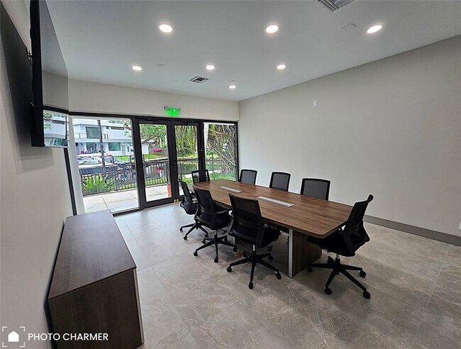 Building Photo - 1101 River Reach Dr