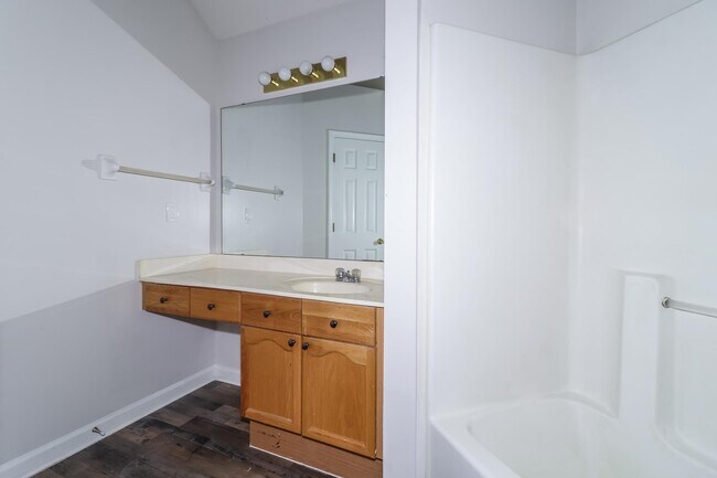 Building Photo - 7068 Kings Crown Dr