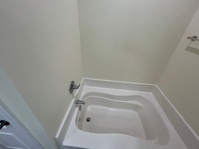 Building Photo - 940 Sugar Oak Dr