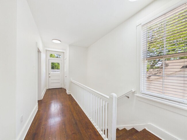 Building Photo - 1703 Oakdale Ave