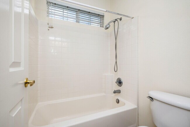 Building Photo - 82631 Redford Way