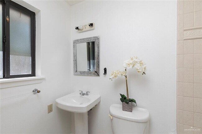 Building Photo - 21 Orchid Ave