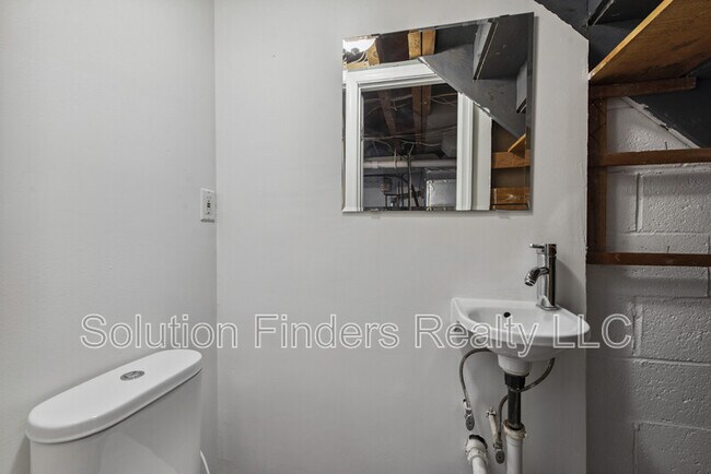 Building Photo - 2110 Coralthorn Rd