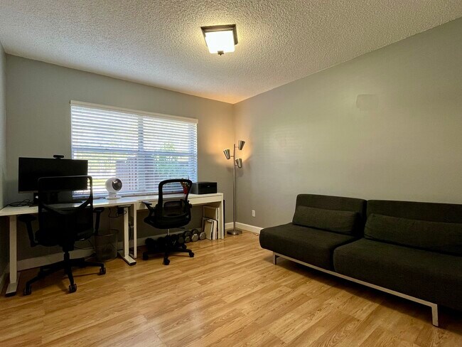 Building Photo - 13720 SW 90th Ave