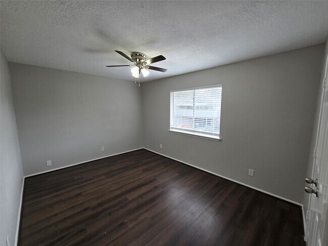 Building Photo - 5628 Birchmont Dr