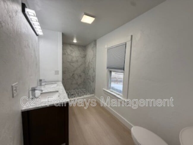 Building Photo - 16 Panorama Dr