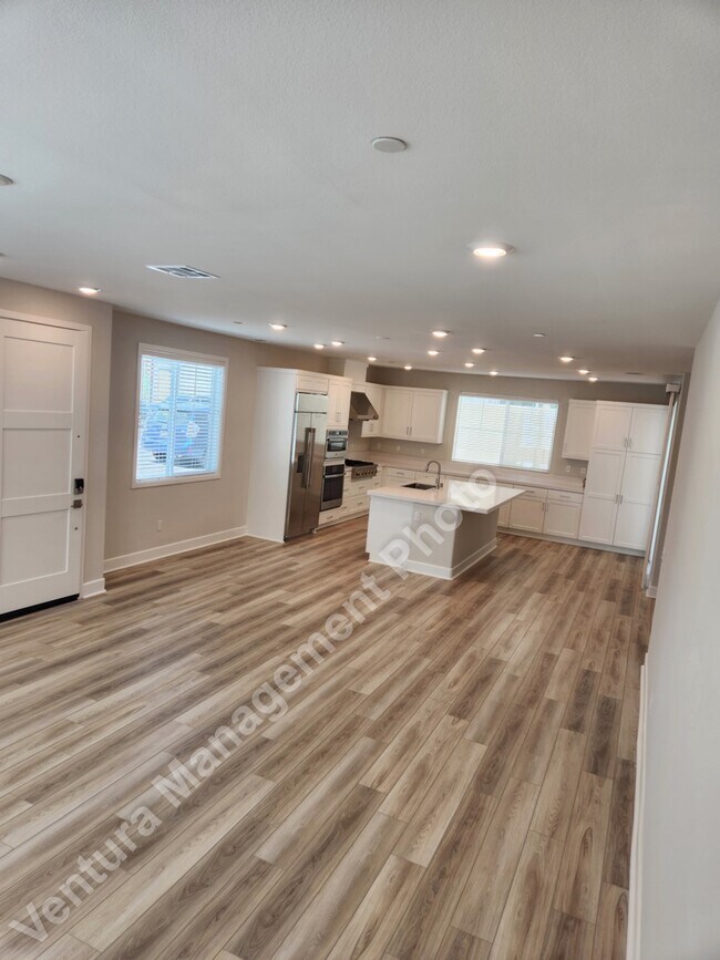 Building Photo - 3020 Harrison Ln